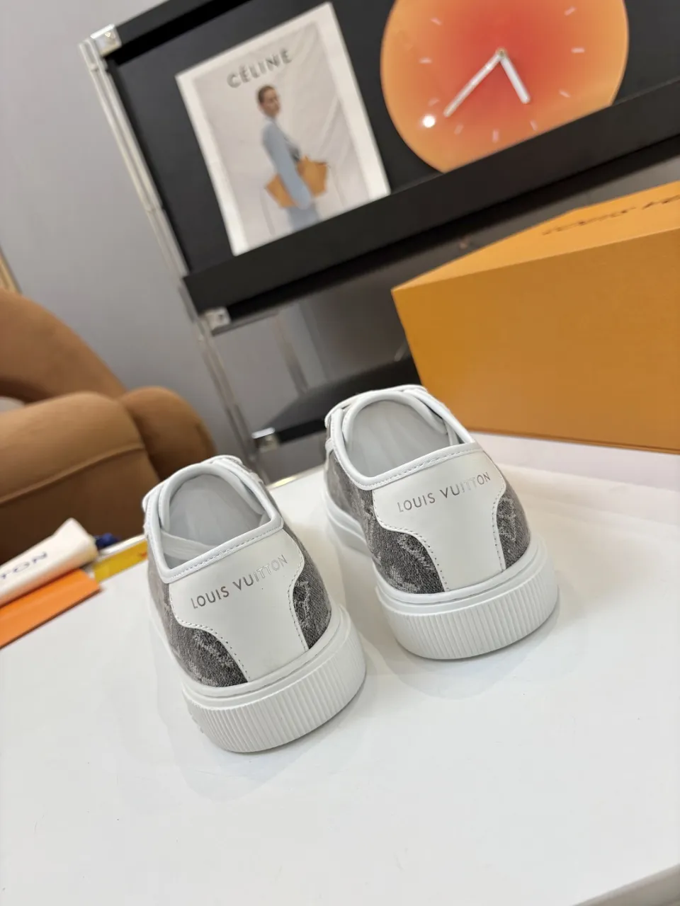 p580🐮🐮 LV couple skate shoes｜Classic jacquard, the ultimate code for a sweet outing! 👫** This pair of shoes is Louis Vuitton's love letter to fashionistas💌 - **classic presbyopic skate shoes**, the perfect choice for couples to go out on the street!  🔸 **Luxury details are a must-have**: Jacquard fabric  🔸 **So comfortable that you don’t want to take it off**: The sheepskin lining is skin-friendly and breathable, warm in autumn and winter without stuffing your feet, refreshing in spring and summer without being sticky, and you can wear it with a high-end feel in all seasons!  🔸 **Steady sense of security**: Non-slip rubber outsole, perfect grip, accompanying you through romantic streets.  **💑 Couple outfit inspiration**: ▪️ For boys, pair with leggings + baseball cap for a trendy street look!  ▪️ Girls can wear short skirts or shark pants, and the sweet and cool style is easy to choose~ **#Louis Vuitton #couple shoes #presbyopia classic** **👉 Click to collect and become the most fashionable CP in the circle of friends with him! ** Fabric: Imported cowhide/classic jacquard fabric Lining: Sheepskin lining Sole: Original rubber sole Size: Women’s size 35-42 (40/41/42 customized) Men’s size 39-45 (39.45 customized)
